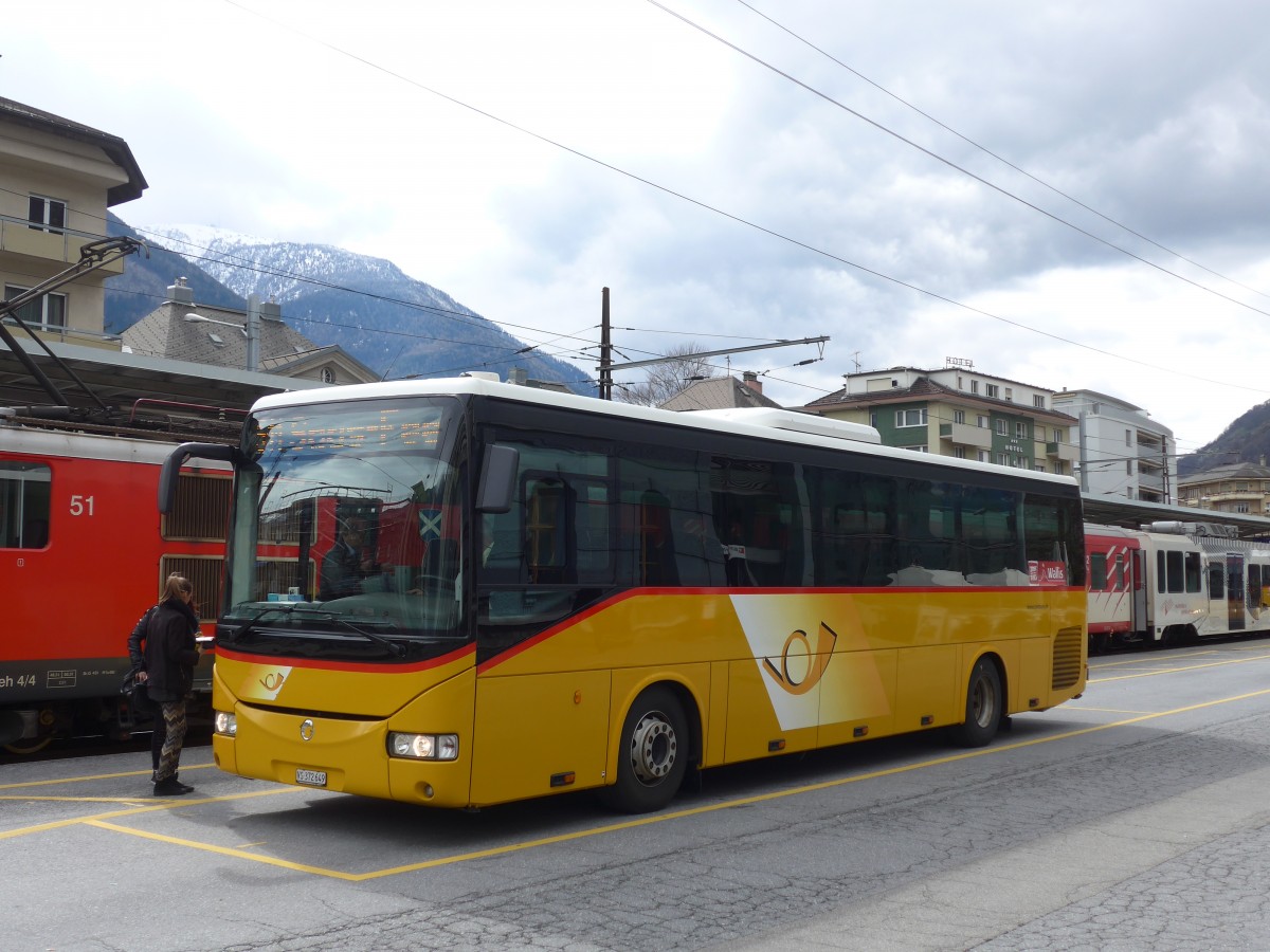 (159'684) - PostAuto Wallis - VS 372'649 - Irisbus am 5. April 2015 beim Bahnhof Brig