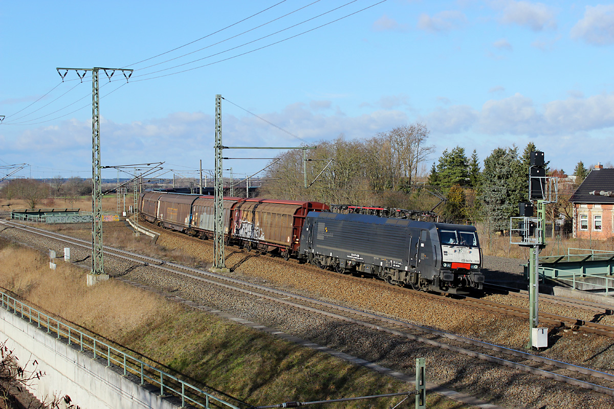 16.02.2014 10:14 Uhr - Die Strecke ist nun frei und die für die TXL fahrende MRCE 189 938 kann ihre Fahrt nach Italien fortsetzen.