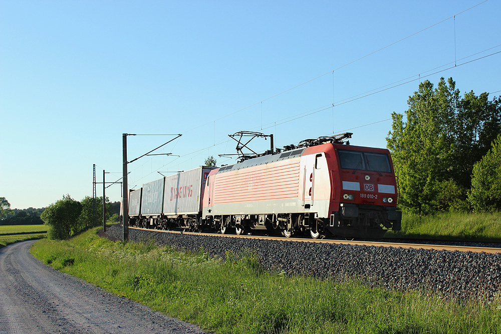 16.05.2014 19:31 Uhr - 189 010 kommt mit einem Metrans-Containerzug aus Richtung Wittenberge.