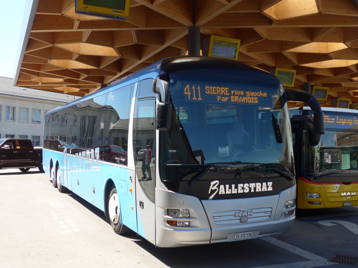 (161'165) - Ballestraz, Grne - VS 332'330 - MAN am 27. Mai 2015 beim Bahnhof Sion