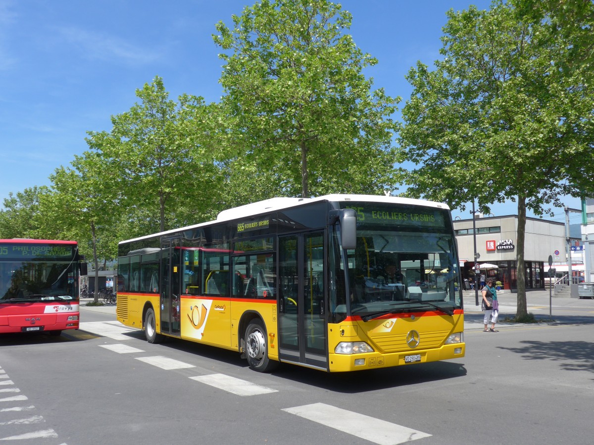 (161'313) - CarPostal Ouest - VD 290'485 - Mercedes (ex Geinoz, Yverdon) am 28. Mai 2015 beim Bahnhof Yverdon