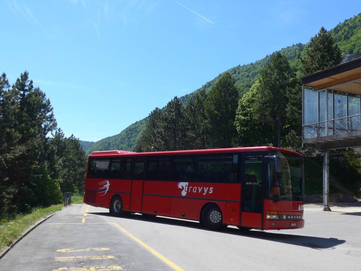 (161'345) - TRAVYS Yverdon - VD 1110 - Setra (ex AFA Adelboden Nr. 5) am 28. Mai 2015 beim Bahnhof Vallorbe