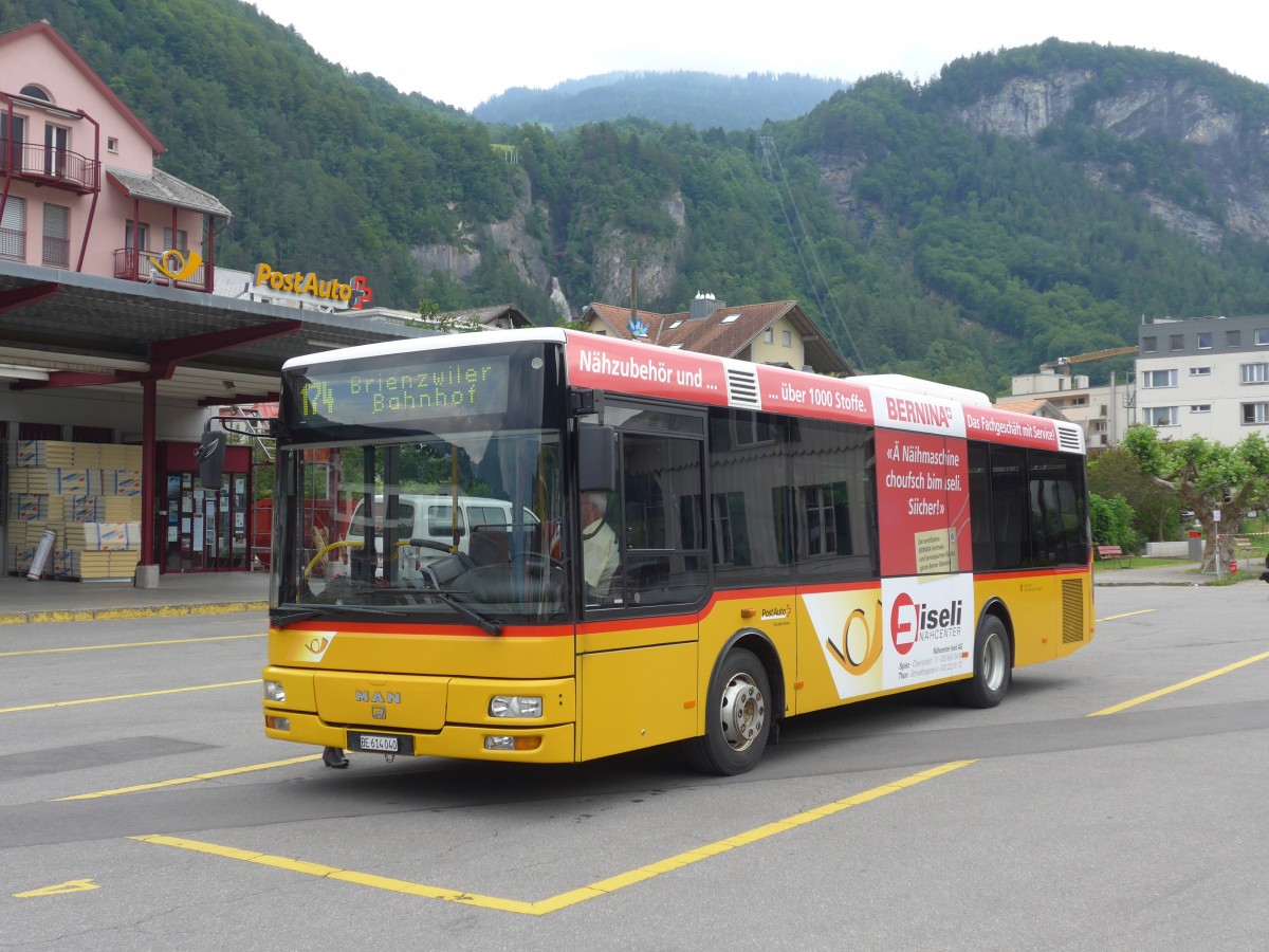 (161'981) - AVG Meiringen - Nr. 72/BE 614'040 - MAN/Gppel am 8. Juni 2015 in Meiringen, Postautostation