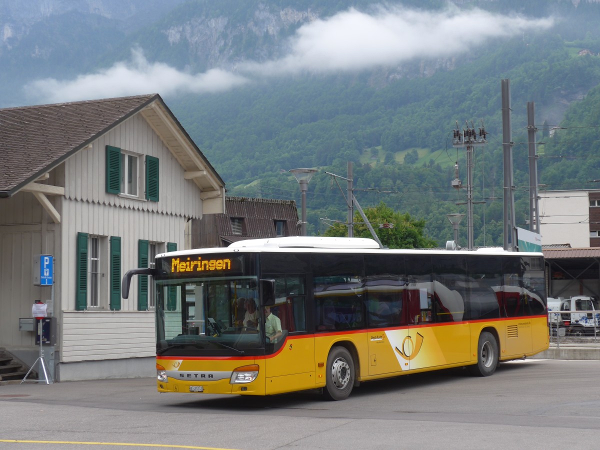 (162'001) - Flck, Brienz - Nr. 2/BE 435'742 - Setra am 8. Juni 2015 beim Bahnhof Meiringen