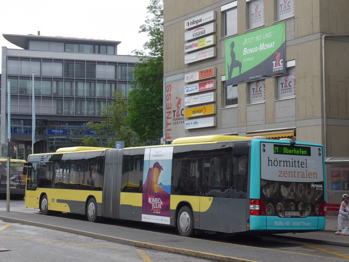 (162'187) - STI Thun - Nr. 142/BE 801'142 - MAN am 18. Juni 2015 beim Bahnhof Thun