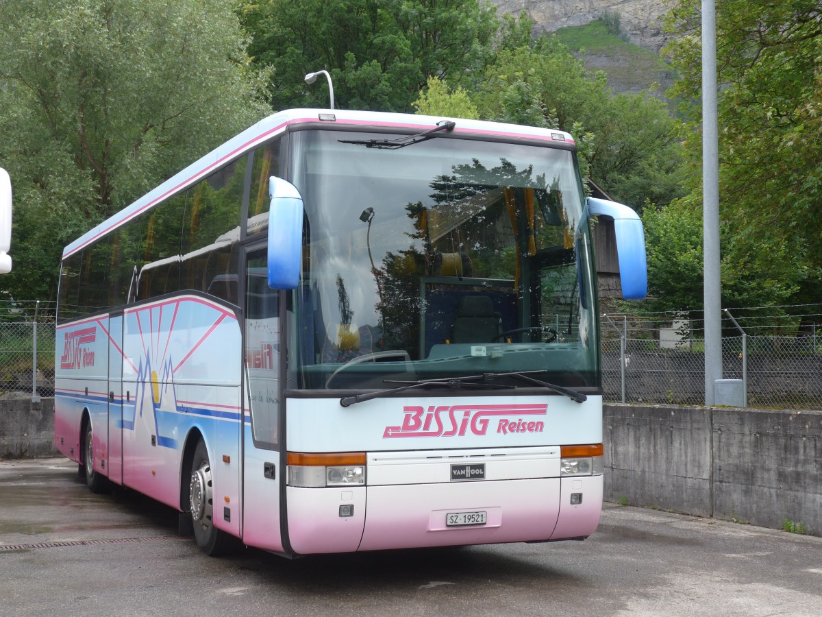 (162'381) - Bissig, Schwyz - SZ 19'521 - Van Hool (ex Bergmann, Adelboden) am 20. Juni 2015 in Meiringen, Balm