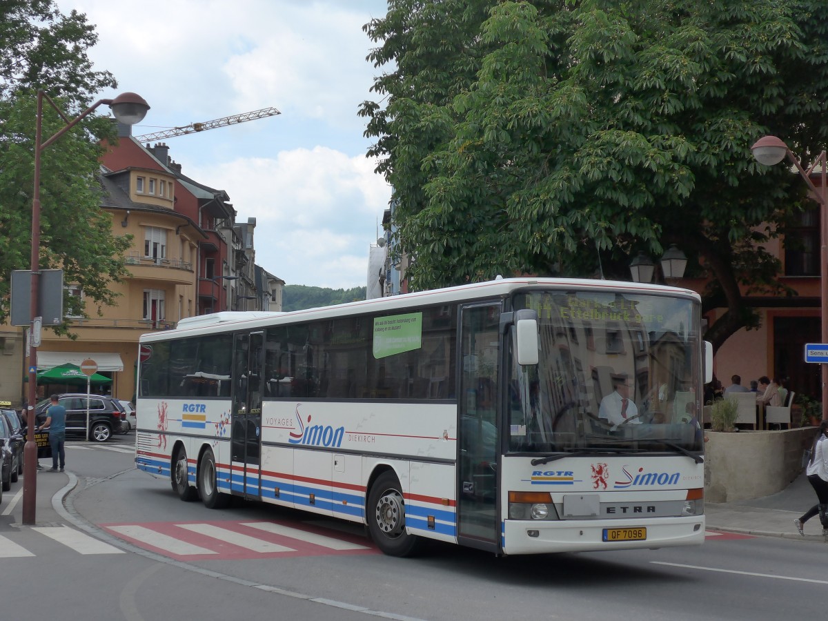 (162'613) - Simon, Diekirch - QF 7096 - Setra am 25. Juni 2015 beim Bahnhof Ettelbruck