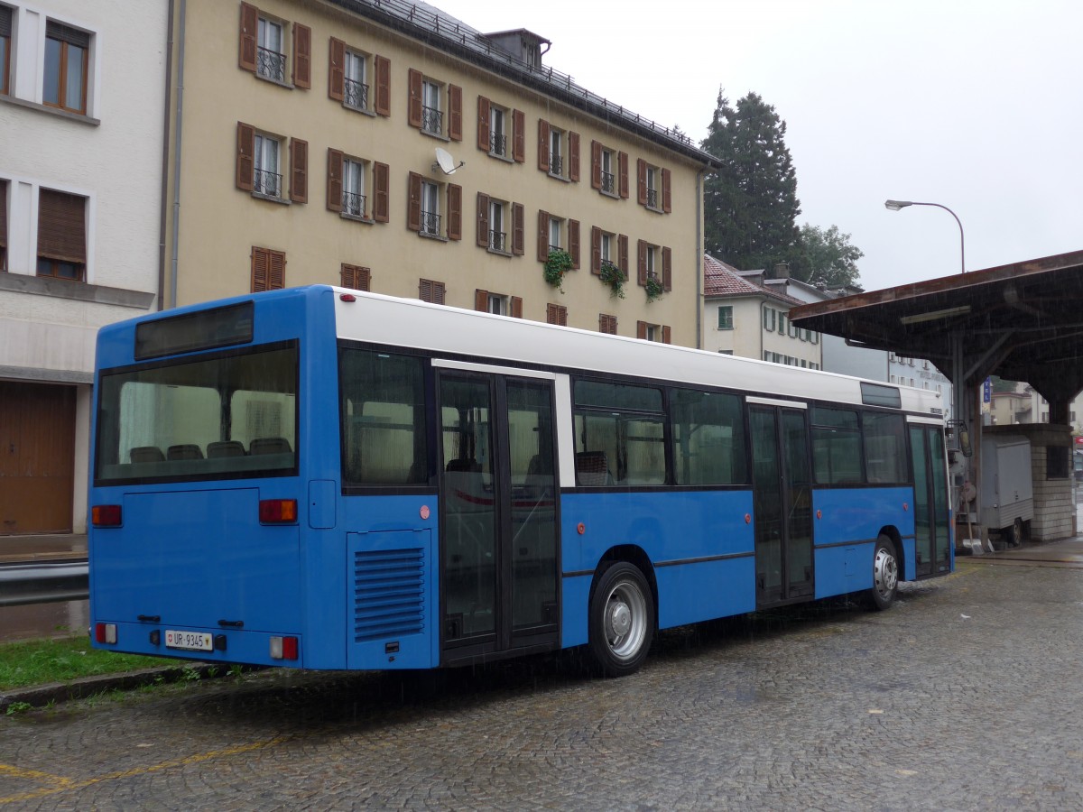 (164'919) - Meyer, Gschenen - UR 9345 - Mercedes (ex VBL Luzern Nr. 555; ex Gowa, Luzern Nr. 55) am 16. September 2015 beim Bahnhof Airolo