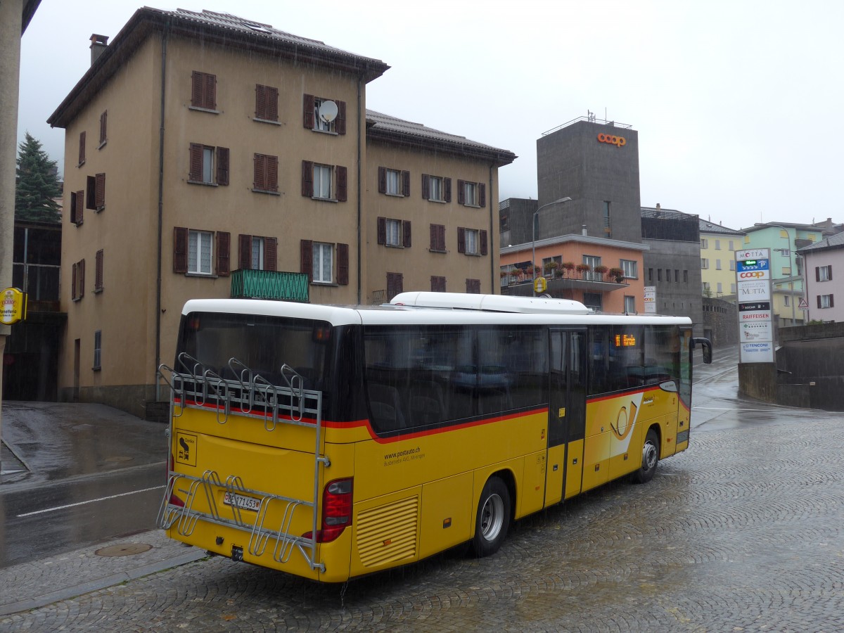 (164'924) - AVG Meiringen - Nr. 73/BE 171'453 - Setra am 16. September 2015 in Airolo, Post