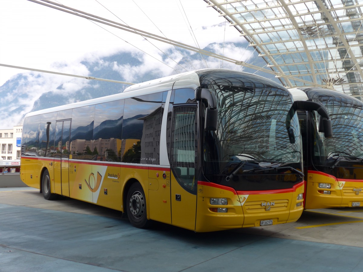 (165'184) - PostAuto Graubnden - GR 162'975 - MAN am 19. September 2015 in Chur, Postautostation