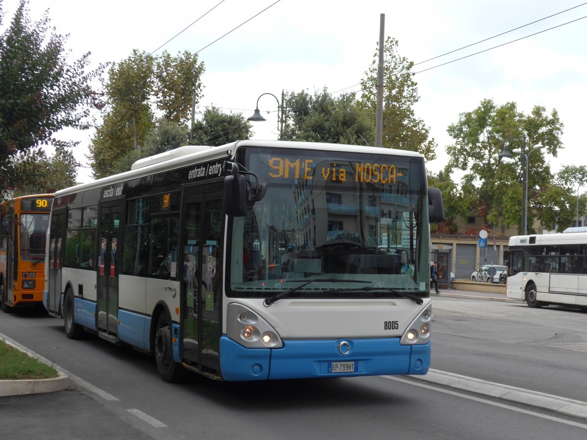 (165'783) - Cosmobus, Rimini - Nr. 8005/EP-739 HT - Irisbus am 25. September 2015 beim Bahnhof Rimini