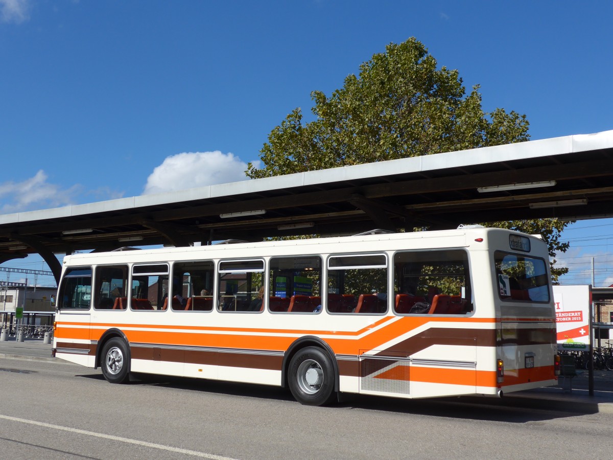 (165'998) - Wegmller, Mnsingen - BE 399'675 - FBW/R&J (ex Bamert, Wollerau) am 4. Oktober 2015 beim Bahnhof Burgdorf