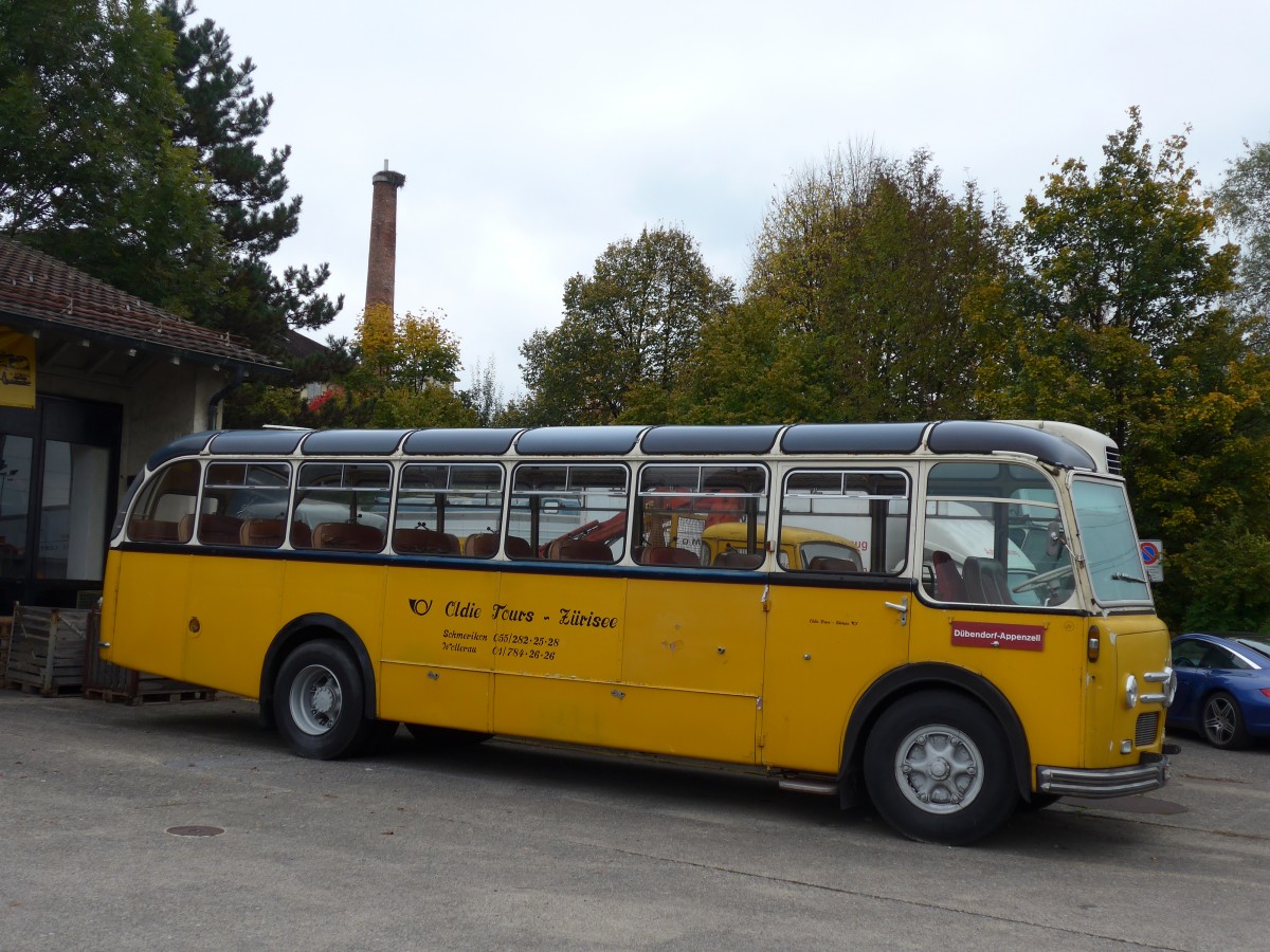 (166'170) - Oldie-Tours Zrisee, Wollerau - Nr. 21 - Saurer/Saurer (ex Marchetti, Airolo; ex P 24'119) am 10. Oktober 2015 in Uznach, Garage