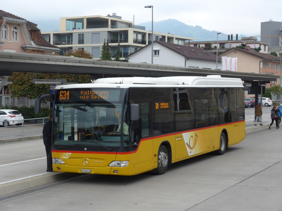 (166'183) - PostAuto Ostschweiz - SG 304'011 - Mercedes (ex TG 158'012) am 10. Oktober 2015 beim Bahnhof Uznach