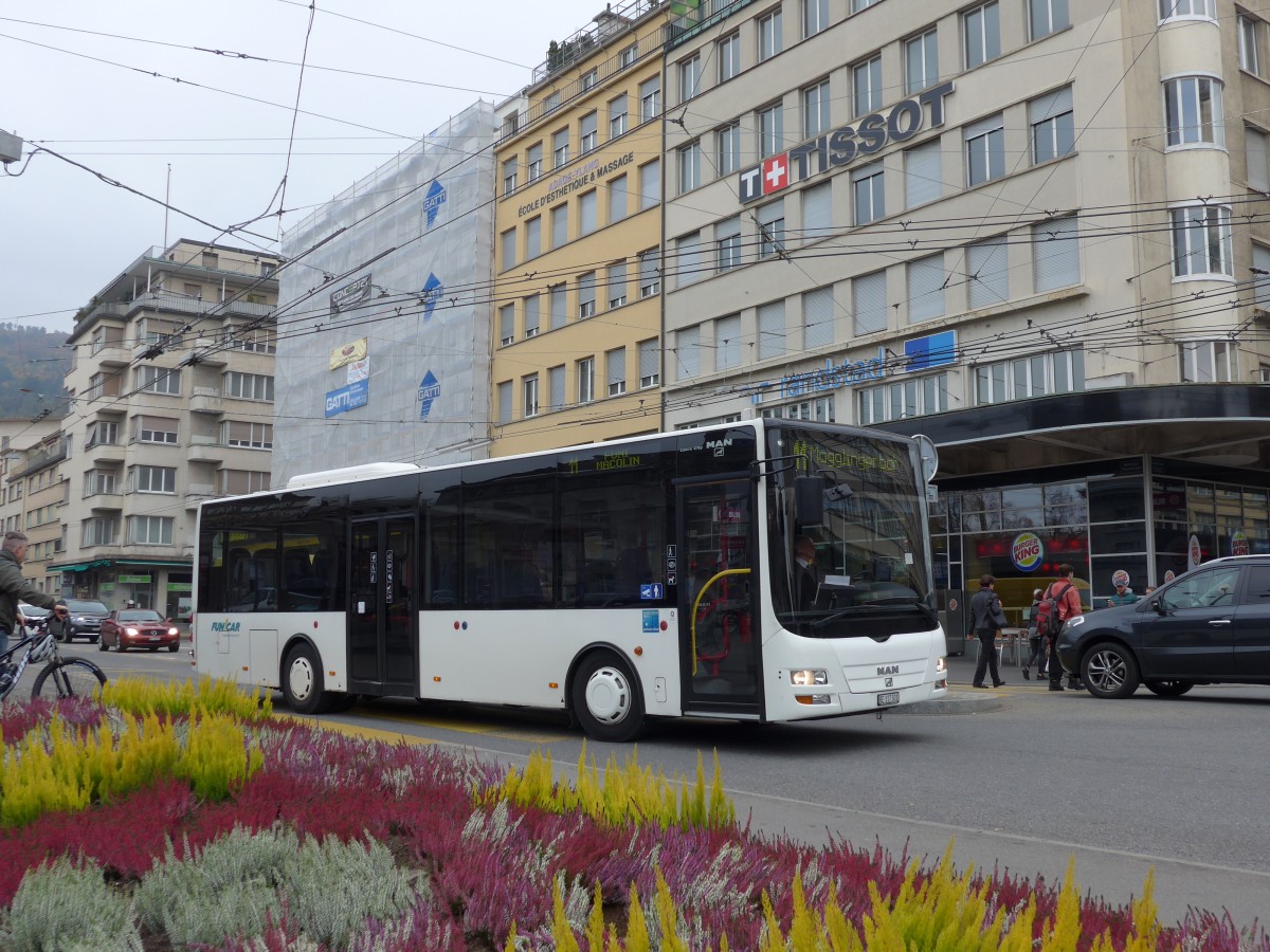 (166'404) - Funi-Car, Biel - Nr. 1/BE 117'301 - MAN am 24. Oktober 2015 beim Bahnhof Biel