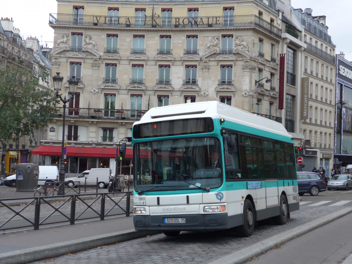 (167'136) - RATP Paris - Nr. 1303/323 QSL 75 - Gpbus am 17. November 2015 in Paris, Pigalle