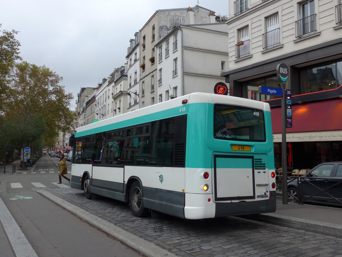 (167'144) - RATP Paris - Nr. 418/418 - Heuliez am 17. November 2015 in Paris, Pigalle