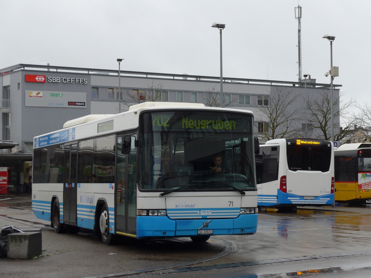 (167'496) - WilMobil, Wil - Nr. 71/SG 33'571 - Volvo/Hess (ex RTB Altsttten Nr. 71) am 25. November 2015 beim Bahnhof Wil