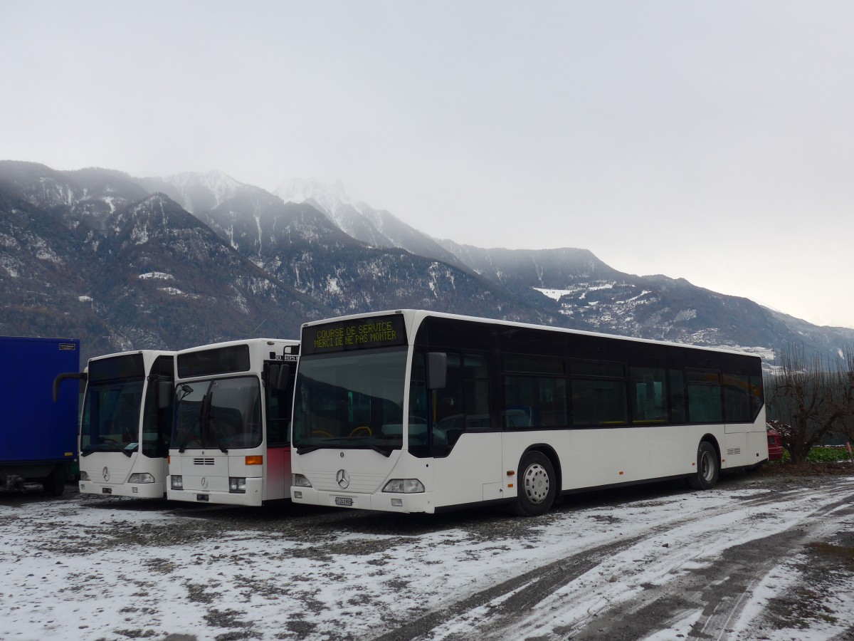 (167'557) - Buchard, Leytron - VS 243'990 - Mercedes (ex Ryffel, Uster Nr. 69; ex Welti-Furrer, Zrich Nr. 53; ex Frhlich, Zrich Nr. 608) am 29. November 2015 in Leytron, Garage