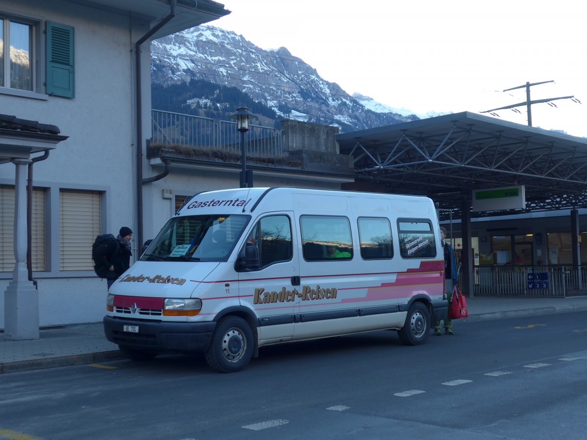 (167'846) - Kander-Reisen, Frutigen - Nr. 11/BE 705 - Renault am 20. Dezember 2015 beim Bahnhof Frutigen