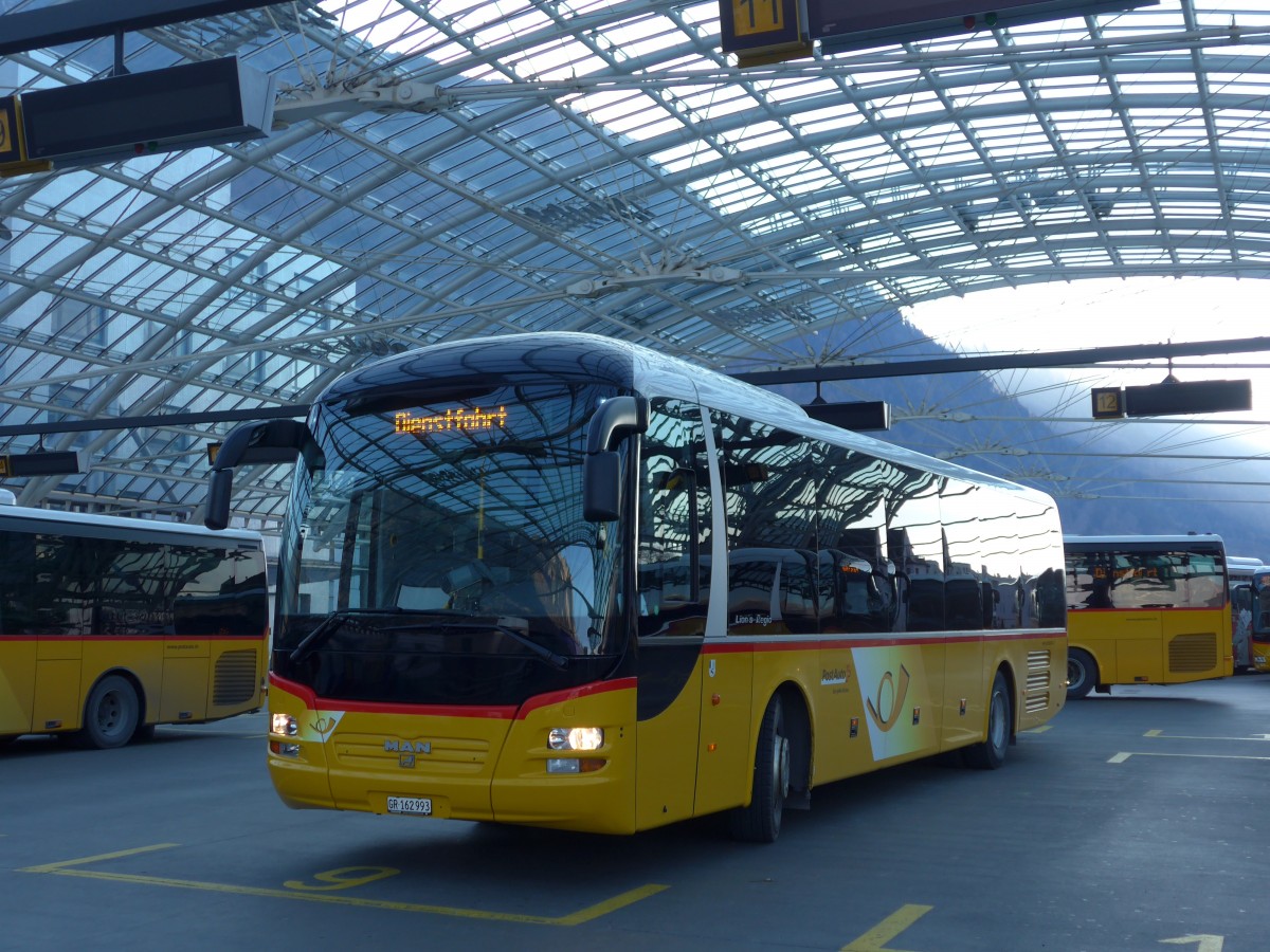 (168'103) - PostAuto Graubnden - GR 162'993 - MAN am 29. Dezember 2015 in Chur, Postautostation