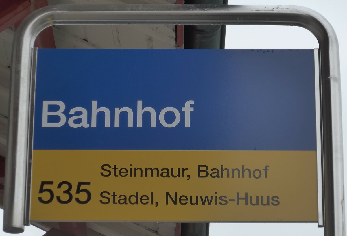 (168'867) - ZVV/PostAuto-Haltestellenschild - Niederhasli, Bahnhof - am 24. Februar 2016