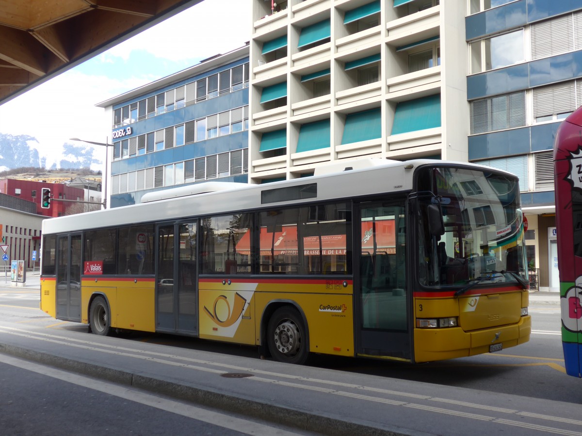 (169'031) - PostAuto Wallis - Nr. 3/VS 414'345 - Volvo/Hess (ex PostAuto Bern Nr. 512; ex P 25'678) am 6. Mrz 2016 beim Bahnhof Sion