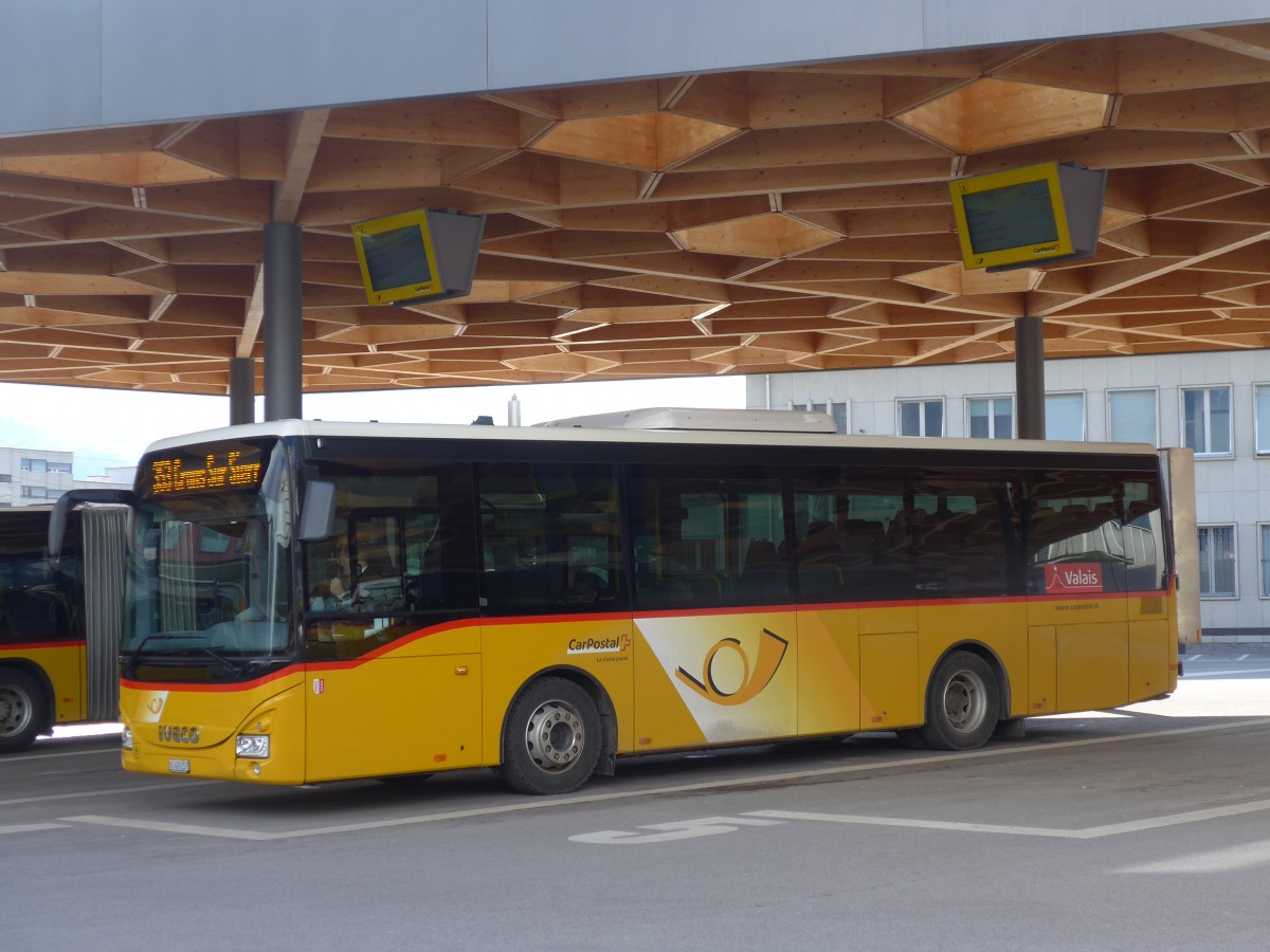 (169'061) - PostAuto Wallis - Nr. 1/VS 429'257 - Iveco am 6. Mrz 2016 beim Bahnhof Sion