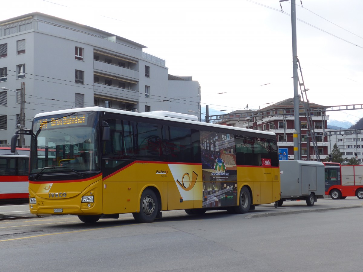 (169'063) - PostAuto Wallis - VS 424'841 - Iveco am 6. Mrz 2016 beim Bahnhof Brig