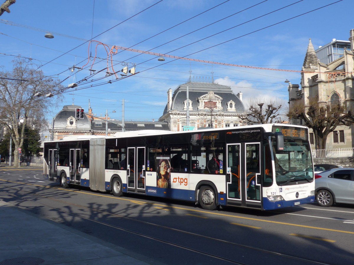 (169'080) - TPG Genve - Nr. 121/GE 960'505 - Mercedes am 7. Mrz 2016 in Genve, Place des Vingt-Deux-Cantons