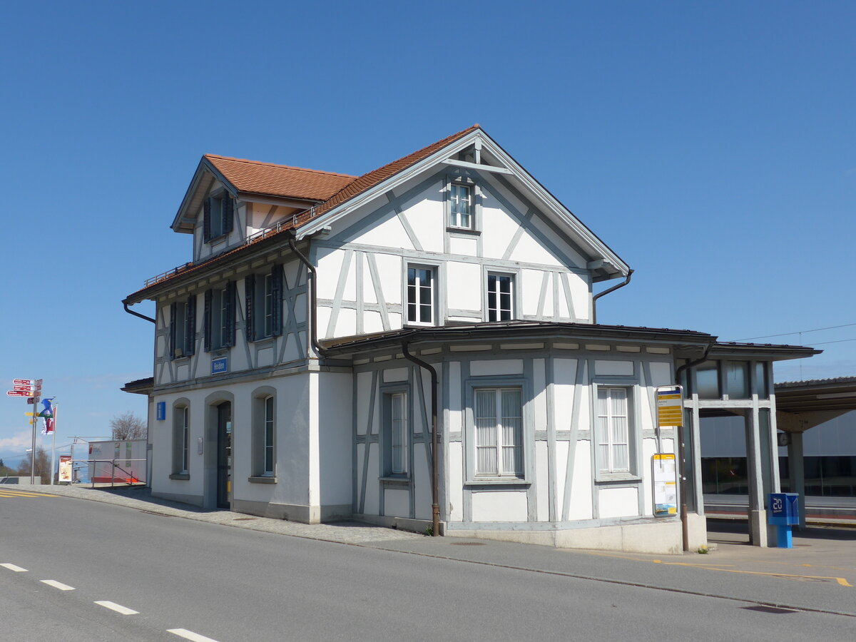 (169'931) - PostAuto-Haltestelle am 12. April 2016 beim Bahnhof Heiden