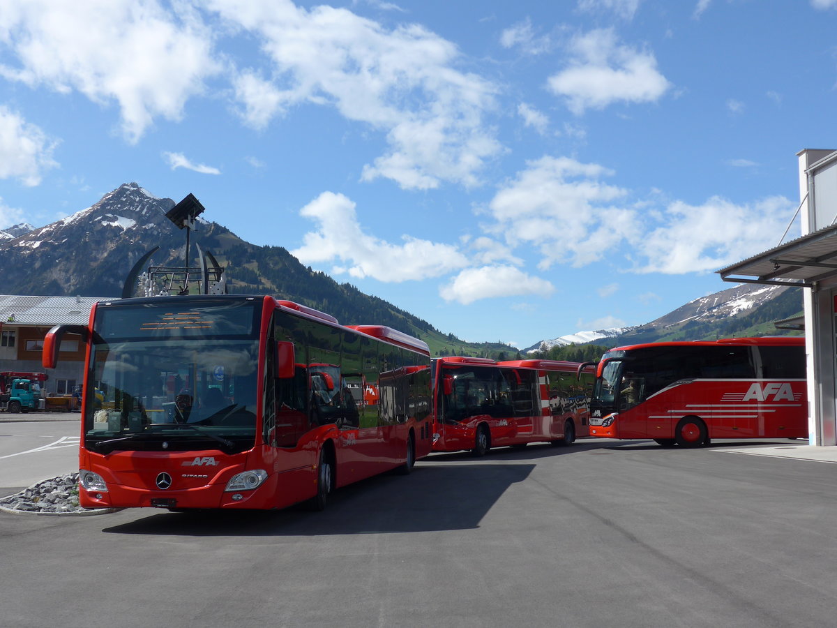 (170'416) - AFA Adelboden - Nr. 97 - Mercedes am 10. Mai 2016 in Frutigen, Garage