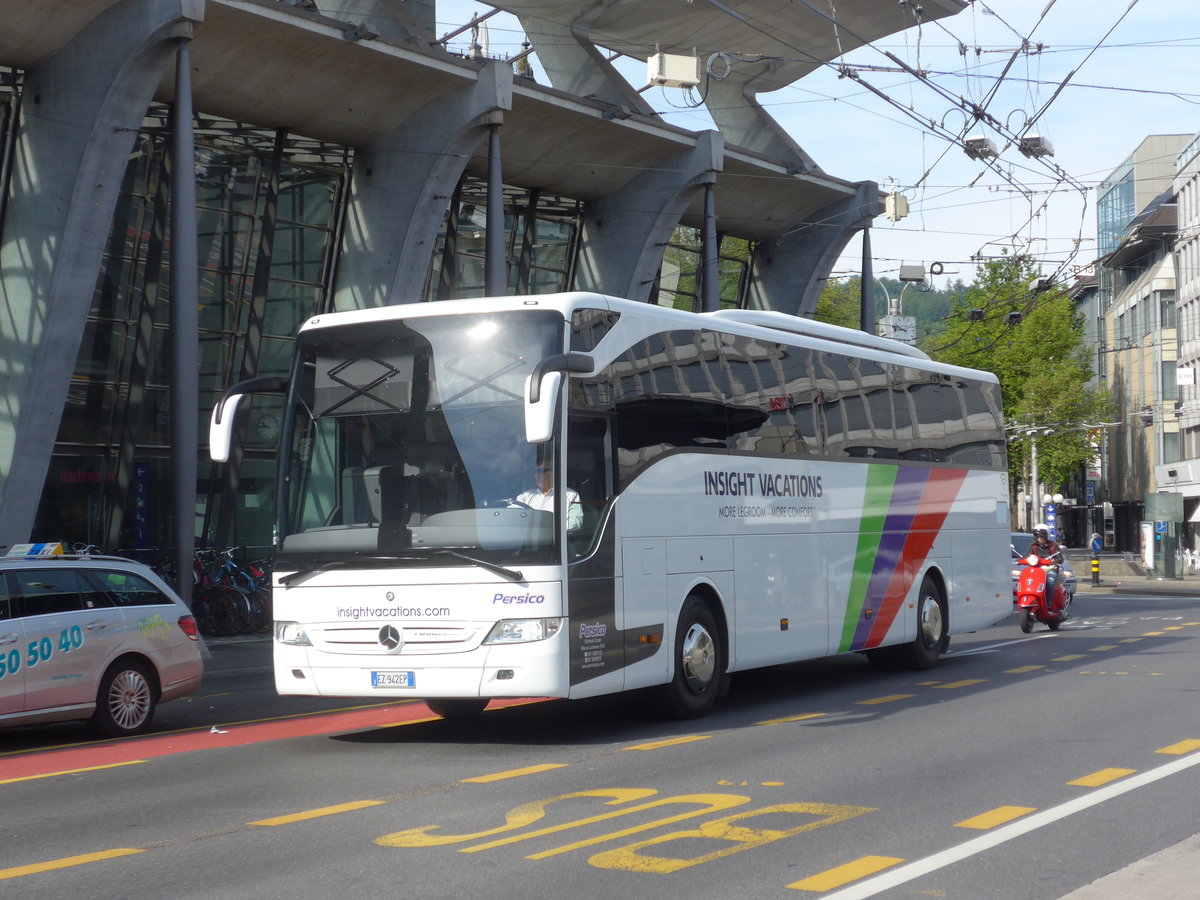 (171'216) - Aus Italien: Persico, Massa Lubrense - EZ-942 EP - Mercedes am 22. Mai 2016 beim Bahnhof Luzern
