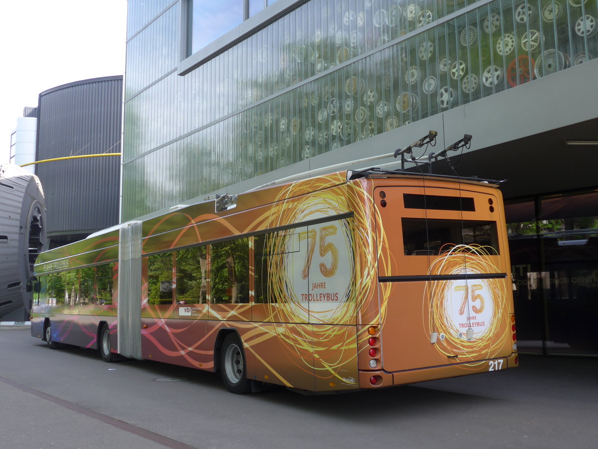 (171'226) - VBL Luzern - Nr. 217 - Hess/Hess Gelenktrolleybus am 22. Mai 2016 in Luzern, Verkehrshaus