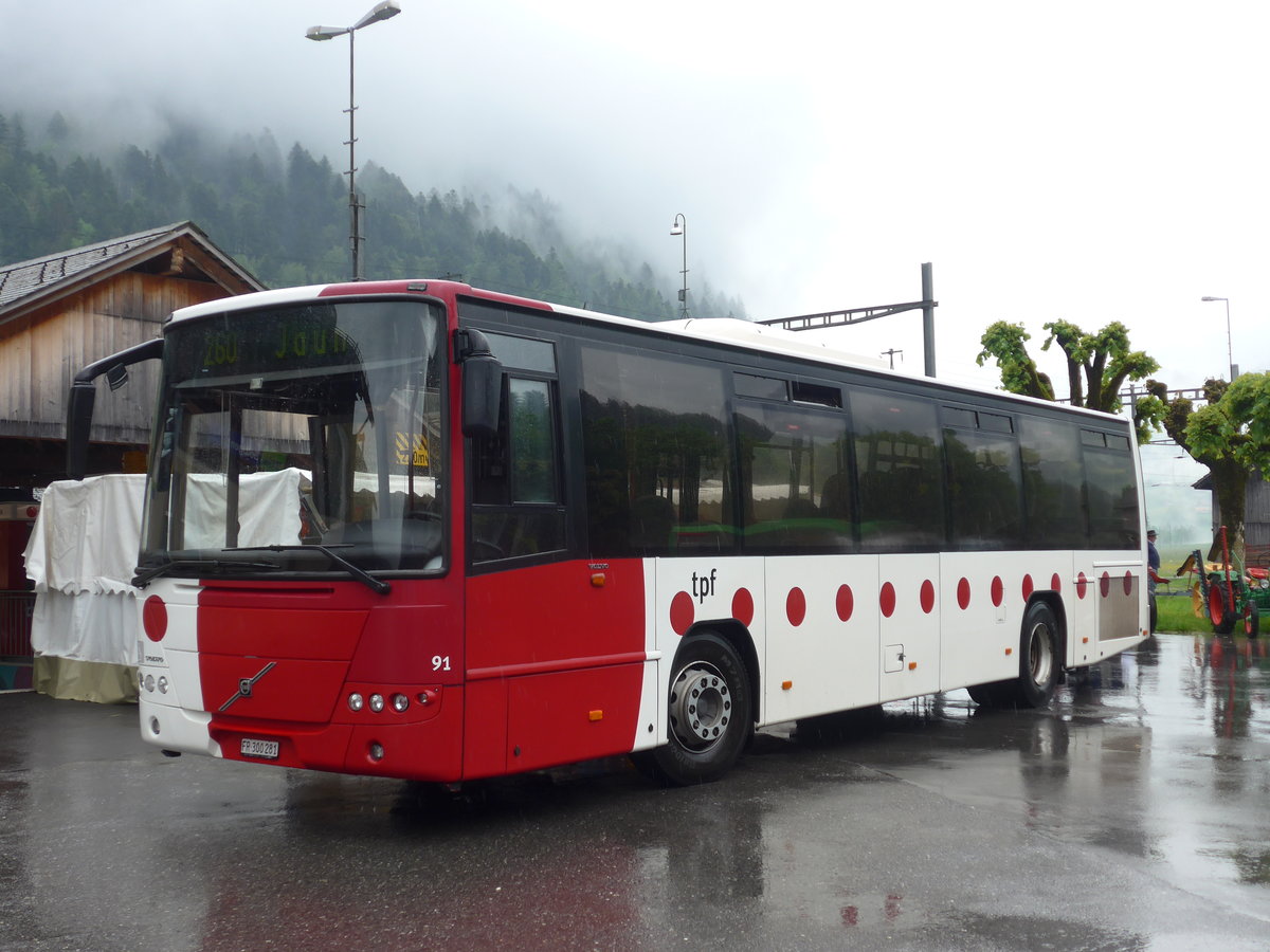 (171'453) - TPF Fribourg - Nr. 91/FR 300'281 - Volvo am 28. Mai 2016 beim Bahnhof Boltigen