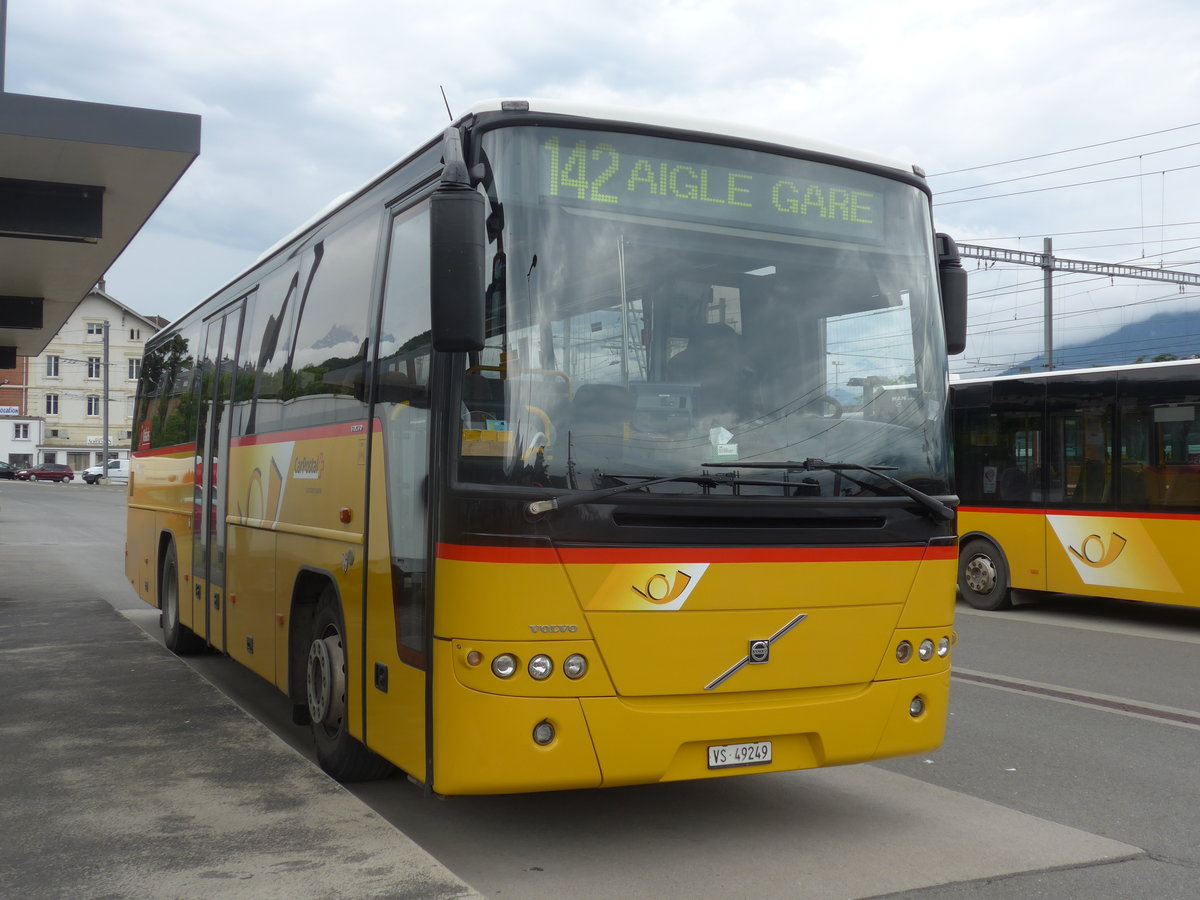 (172'119) - TPC Aigle - VS 49'249 - Volvo am 25. Juni 2016 beim Bahnhof Aigle