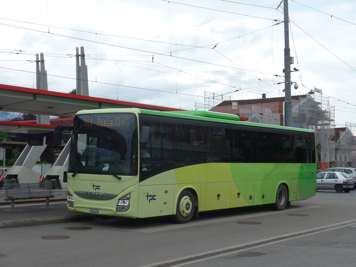 (172'122) - TPC Aigle - VD 587'774 - Iveco am 25. Juni 2016 beim Bahnhof Aigle