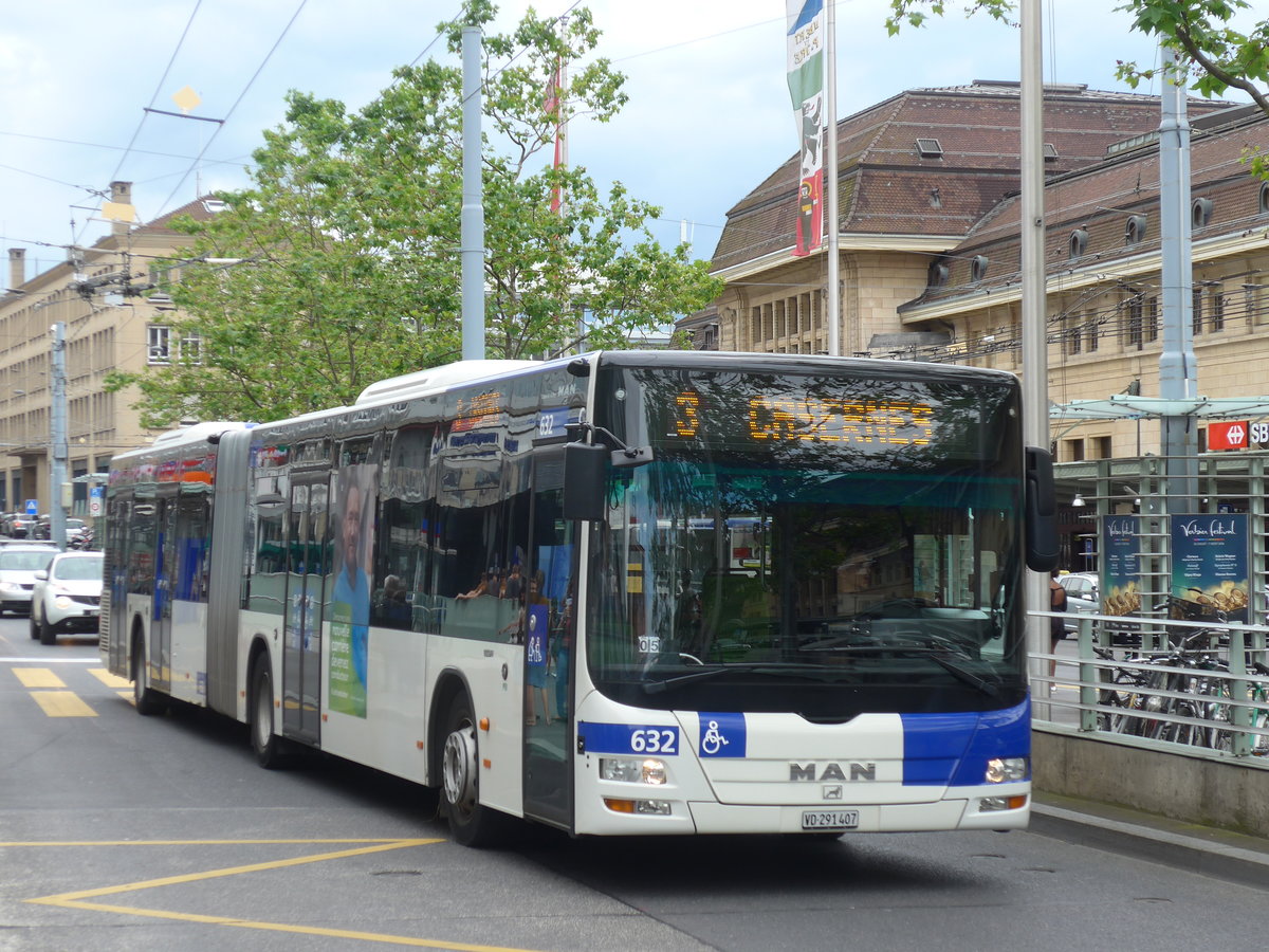 (172'151) - TL Lausanne - Nr. 632/VD 291'407 - MAN am 25. Juni 2016 beim Bahnhof Lausanne