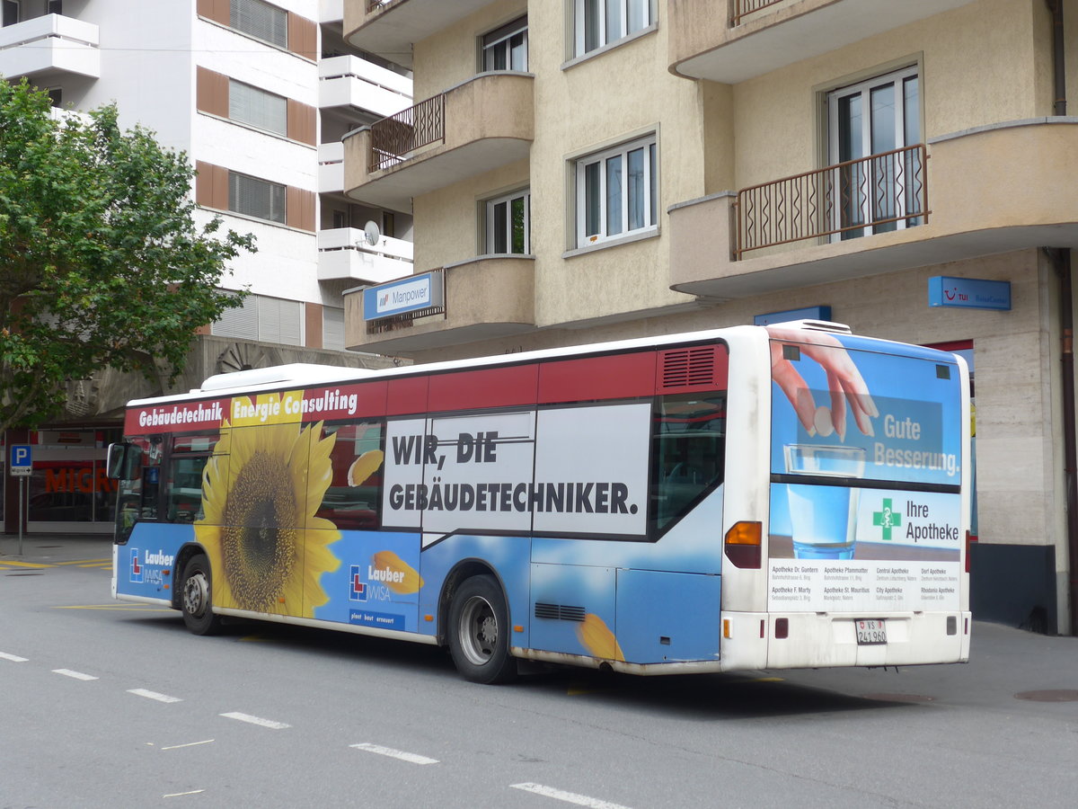 (172'562) - PostAuto Wallis - VS 241'960 - Mercedes am 26. Juni 2016 beim Bahnhof Brig