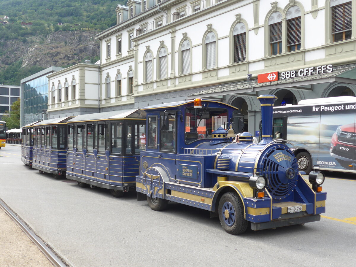 (172'563) - Simplon Express, Brig - VS 304'256 - am 26. Juni 2016 beim Bahnhof Brig