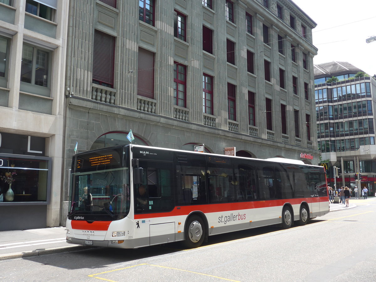 (172'607) - St. Gallerbus, St. Gallen - Nr. 225/SG 198'225 - MAN am 27. Juni 2016 beim Bahnhof St. Gallen