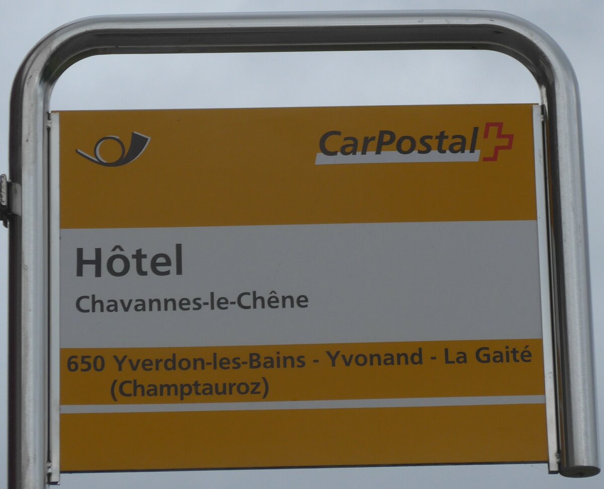 (172'970) - PostAuto-Haltestellenschild - Chavannes-le-Chne, Htel - am 14. Juli 2016