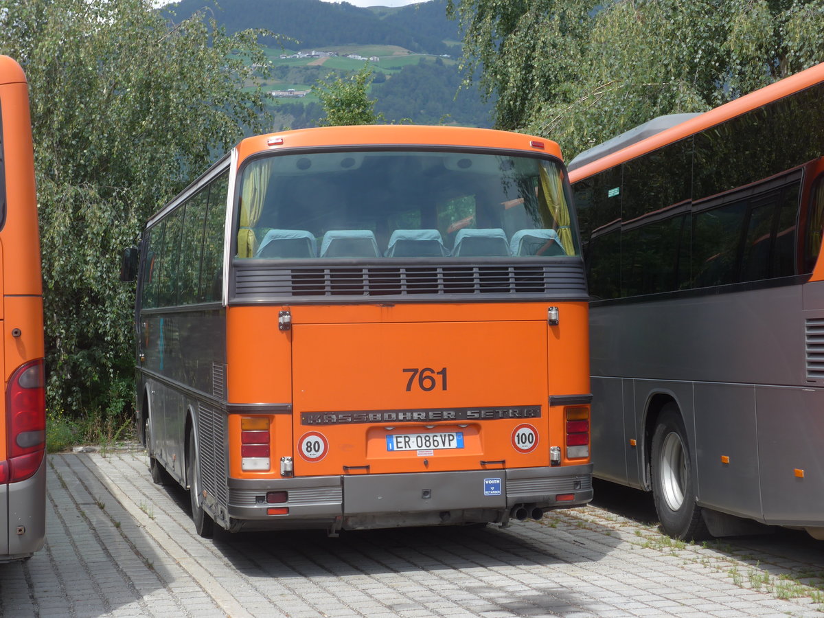 (173'314) - SAD Bozen - Nr. 761/ER-086 VP - Setra am 24. Juli 2016 beim Bahnhof Mals