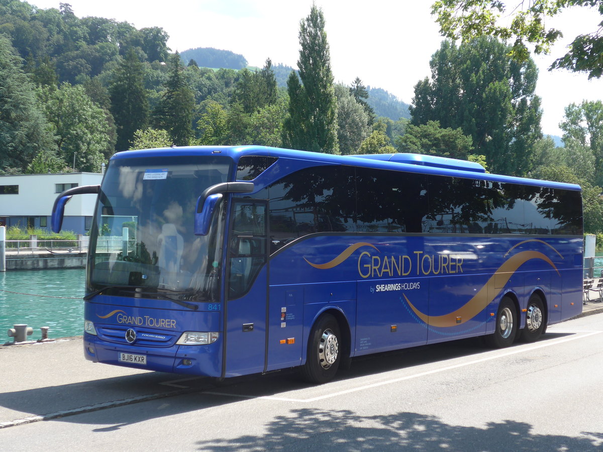 (173'364) - Aus England: Shearings, Wigan - Nr. 841/BJ16 KXR - Mercedes am 28. Juli 2016 bei der Schifflndte Thun