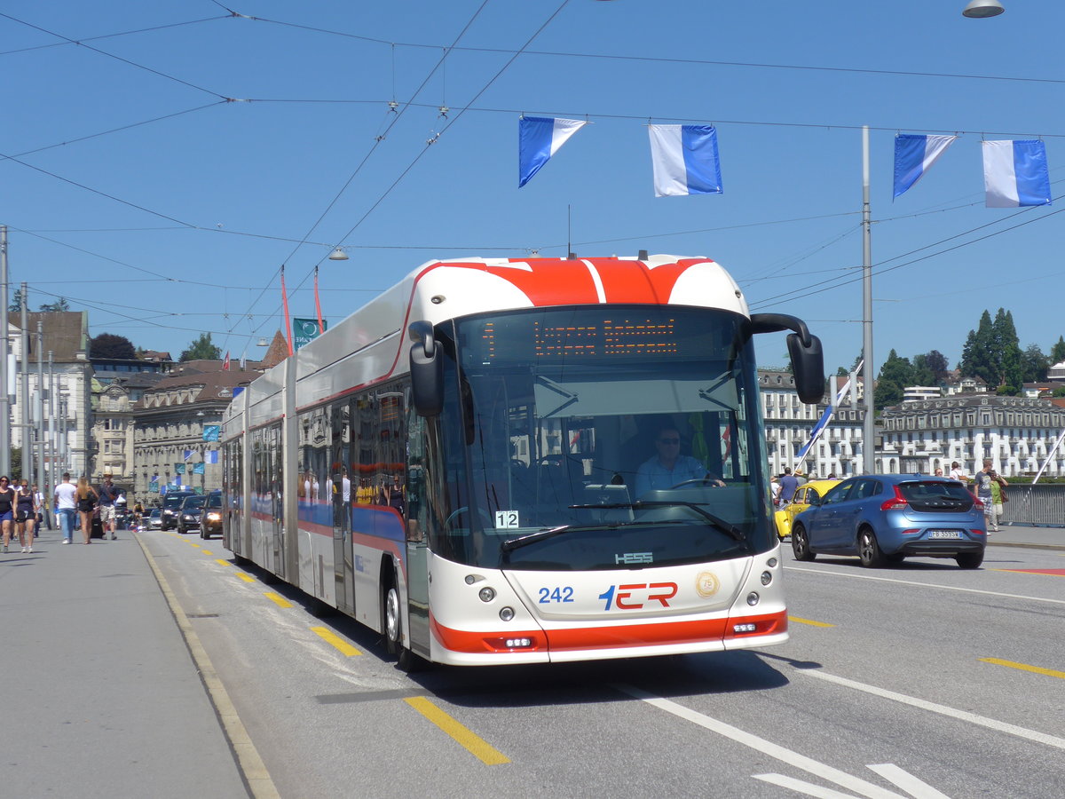 (173'798) - VBL Luzern - Nr. 242 - Hess/Hess Doppelgelenktrolleybus am 8. August 2016 in Luzern, Bahnhofbrcke