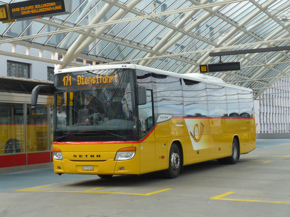 (174'132) - PostAuto Graubnden - GR 170'160 - Setra am 21. August 2016 in Chur, Postautostation