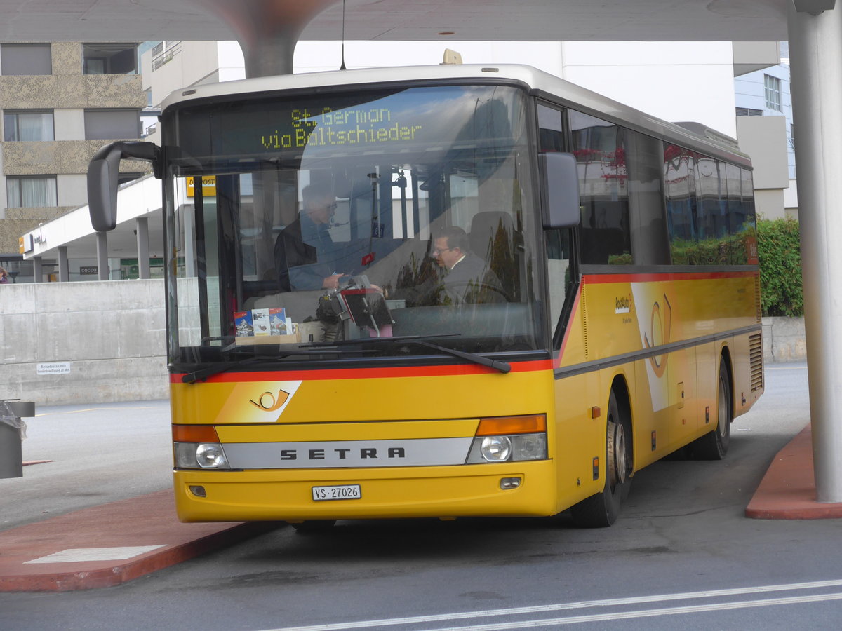 (175'552) - Autotour - Visp - VS 27'026 - Setra (ex VS 245'888) am 9. Oktober 2016 beim Bahnhof Visp