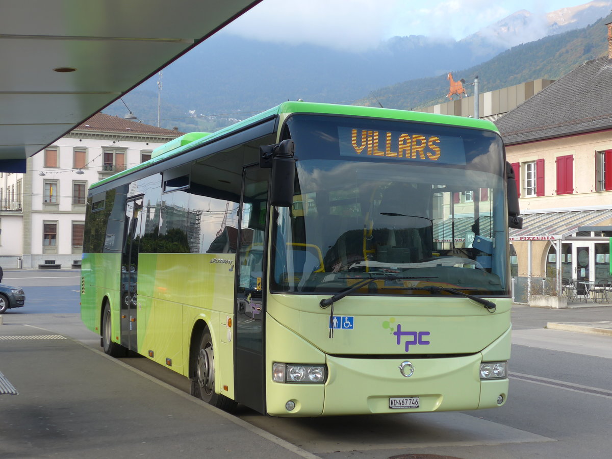 (175'585) - TPC Aigle - VD 467'746 - Irisbus am 9. Oktober 2016 beim Bahnhof Aigle