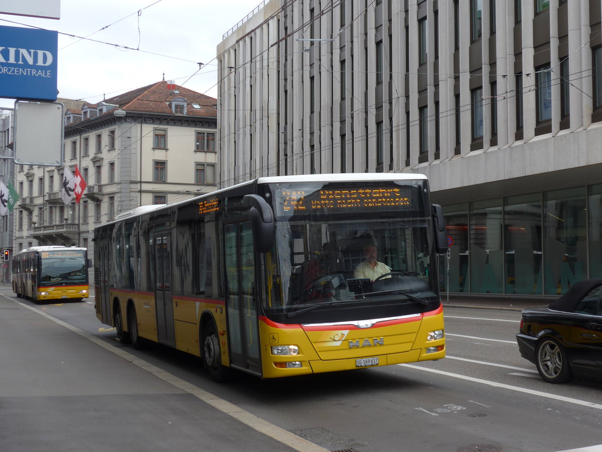 (175'660) - Schwizer, Goldach - SG 169'617 - MAN am 15. Oktober 2016 beim Bahnhof St. Gallen