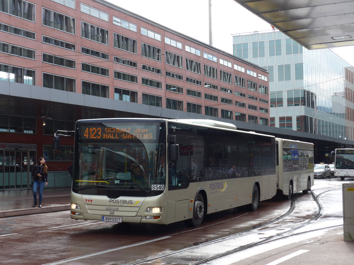 (175'741) - PostBus - BD 12'971 - MAN am 18. Oktober 2016 beim Bahnhof Innsbruck